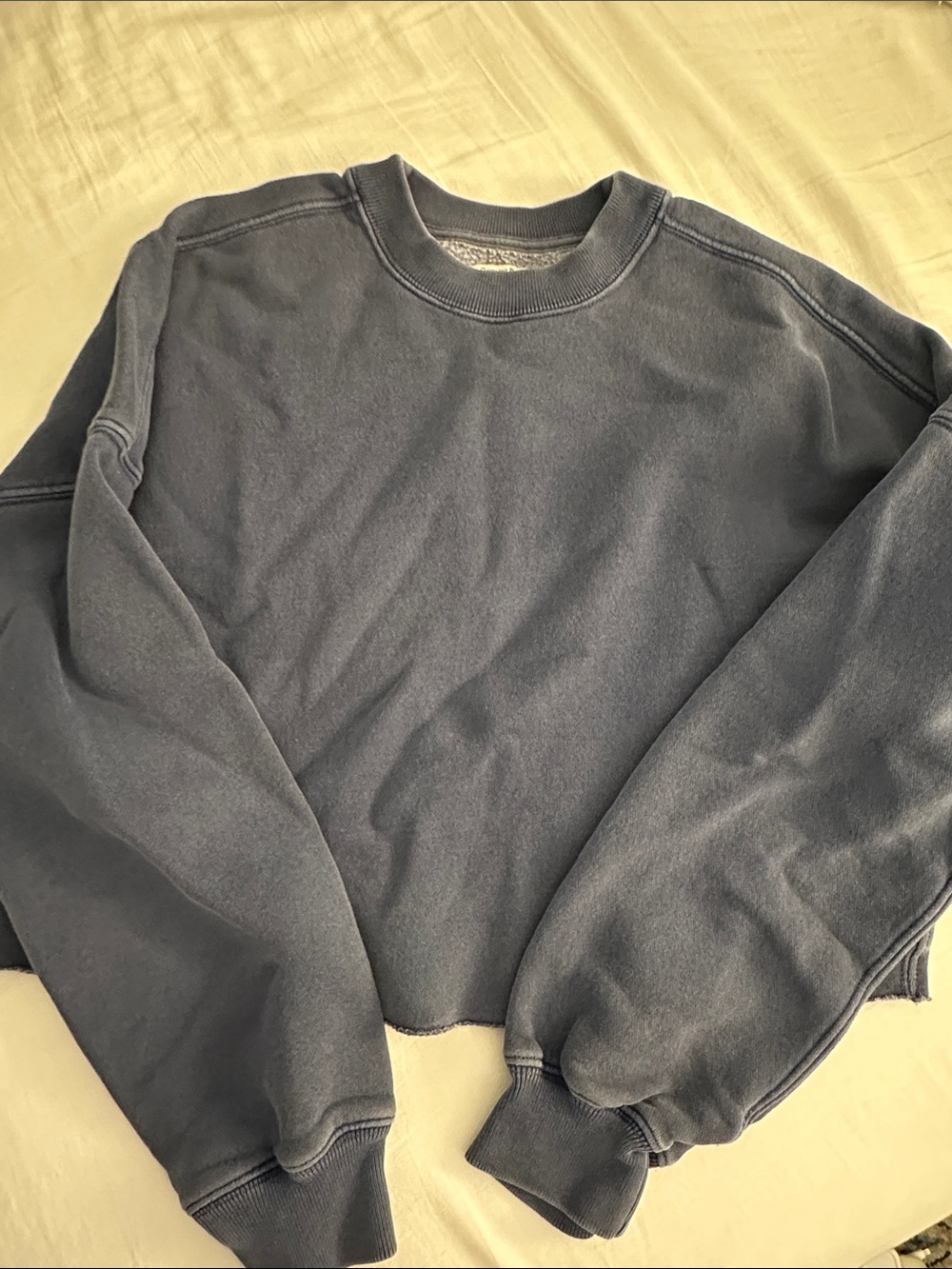 Abercrombie & Fitch Cropped Crewneck Sweatshirt navy blue